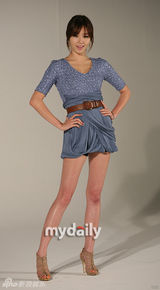 幻灯图：韩星金Saerom写真集发布 将通过出租车播放