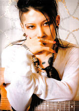 组图：雅Miyavi写真集锦 视觉系装扮华丽唯美