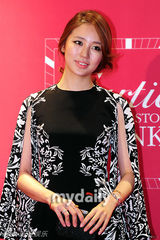 组图：尹恩惠韩彩英等出席手表品牌展示会