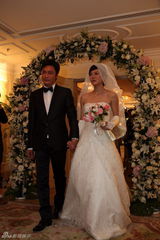 高清：罗嘉良与苏岩点燃爱火 接受嘉宾祝福