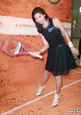 组图：林志玲不心急感情事 拒谈对言承旭未忘情