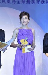 幻灯图集：孟广美紫色长款纱裙 笑容优雅犹如女神