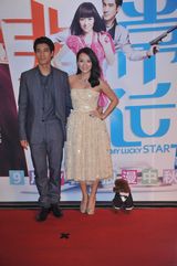 组图：《非常幸运》首映红毯 章子怡王力宏亮相