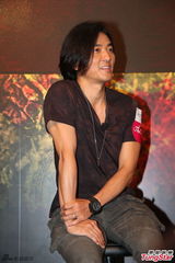 组图：郑伊健心疼老婆禁熬夜 拒生宝宝没动摇