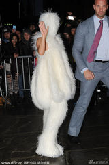 组图：Gaga夸张造型似猴头菇 粉丝问脸在哪儿？