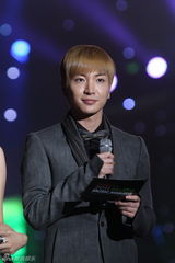 高清组图：Super Junior与f(x)IU等出席音乐颁奖礼