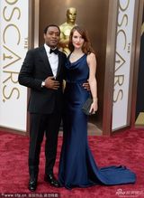 组图：86届奥斯卡红毯星光闪耀 高贵与奇葩并存