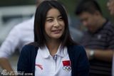 组图：郭晶晶展示奥运代表团礼服笑容迷人