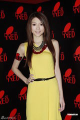 组图：吴雨霏出席商业活动望恋情低调进行