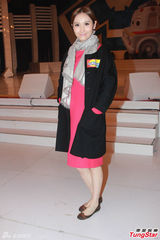 组图：陈智燊亮相拜神仪式 不介意女友性感出镜