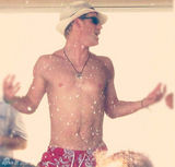 组图：哈里王子拉斯维加斯疯狂全裸