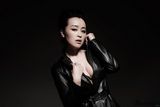 组图：王博冰火写真身材惹火妩媚风情