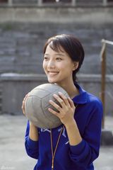 组图：王珞丹《山楂树之恋》演绎纯美动人