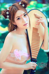 组图：江伊涵扮妖娆琵琶仙子写真曝光