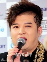 组图：SJ宣传个唱黑装帅酷 4月征战南美