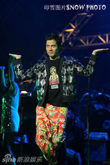 幻灯组图：郭富城多伦多开唱 提章子怡引观众嘘声