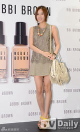 组图：少时Sunny与李泰兰等为某品牌化妆品站台