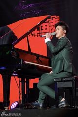 组图：快男上海巡演收官 于湉获封城市之星