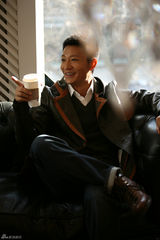 组图：李宗翰拍情人节大片 冬天单身不如流落荒岛