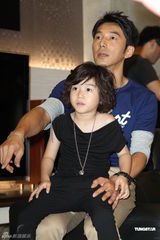 组图：李李仁新剧演单亲爸爸曝女儿趣事