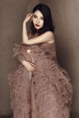 组图：徐冬冬曝典雅写真展欧美名媛风