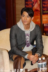 组图：郭富城出席记者会玩混搭 上海演唱会将举行