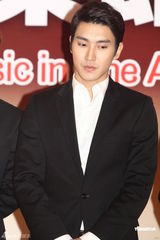 组图：SJ-M香港宣传引疯狂 容祖儿否认和何韵诗传言