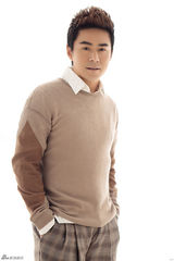 组图：常铖初冬写真变暖男 展温文尔雅气质
