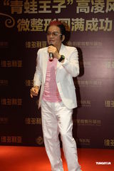 组图：高凌风整形后首现身 谈及前妻数度哽咽