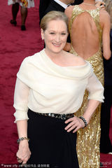 组图：铁娘子梅丽尔-斯特里普干练现身气场十足