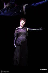 组图：众星助阵邓智伟作品展 黄宗泽夸张眼妆相挺