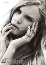 幻灯图集：荷兰名模玛萝丝-赫斯特清纯黑白写真