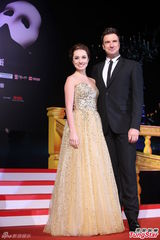 组图：《歌剧魅影》旋风再起 美女配大叔