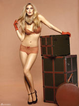 组图：超模芭儿-拉法莉内衣写真秀火辣身材