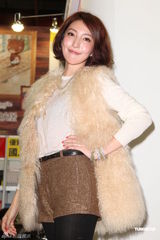 组图：杨谨华签售新剧写真 涉嫌抄袭韩剧