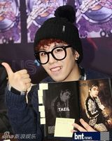 组图：韩团Block B回归歌坛 举办粉丝签名会