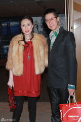 组图：吕慧仪结婚秀钻戒 陈志云等好友到场庆贺