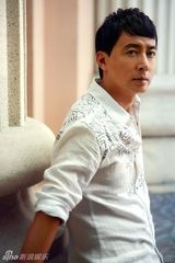 幻灯图：于洋写真尽显熟男诱惑 静谧眼神深情 