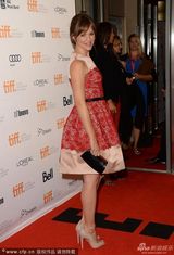 组图：詹妮弗《达拉斯》宣传 与麦康纳暧昧对视