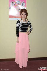 组图：张智霖重临福地 吴雨霏拒提旧受余文乐