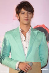 组图：汪东城携具惠善亮相新剧发布会自曝秀身材