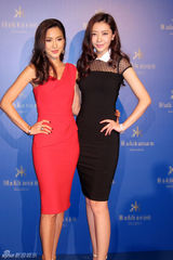 组图：熊黛林上海出席时尚活动 台下贪吃