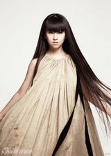 组图：15岁小彩旗可爱私照曝光 也玩浓妆非主流