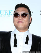 组图：鸟叔亮相拉斯维加斯 皮装墨镜酷劲十足