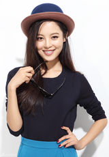 组图：辛芷蕾演绎极简时尚 温柔不失干练