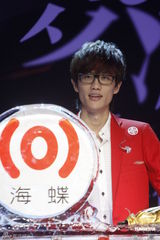 组图：许嵩新专辑庆功睡衣派对 近千歌迷捧场