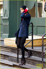 组图：斯威夫特红唇小礼帽上街 尽显时尚小清新