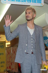 组图：日本天王平井坚抵港宣传 发布会大打亲民牌