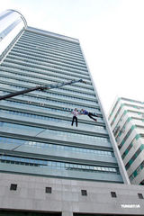 组图：郑嘉颖生日“坠楼” 女友佘施曼贴心送祝福 