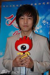 幻灯：《小菊的春天秋天》深圳开机 众星挑战第一次